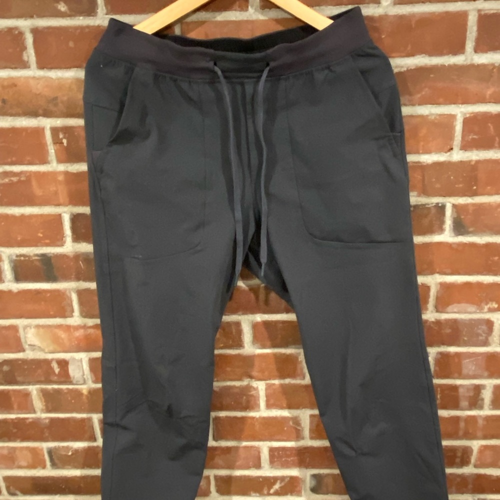 Lululemon ABC Jogger, Slim Fit, Tall in a Medium